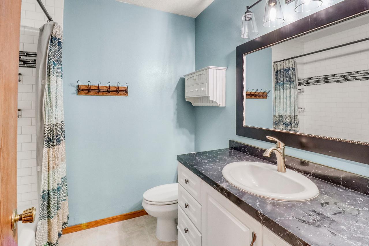 Bathroom1_1-1280.JPG
