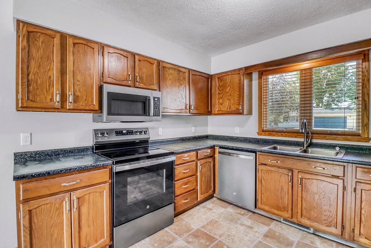 Kitchen1_3-1280.JPG