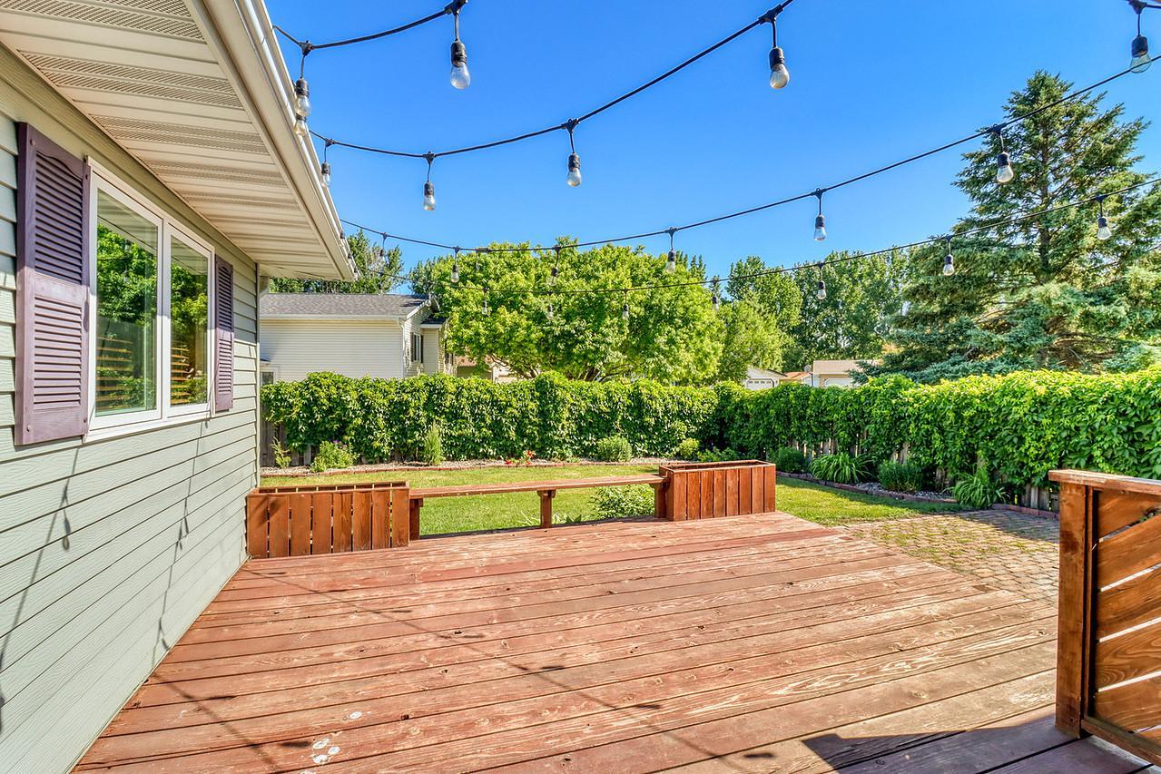 Backyard Deck1_1-1280.JPG