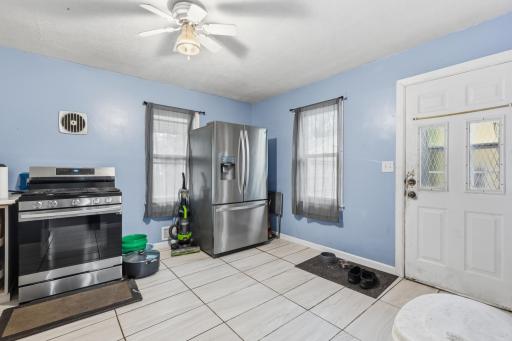 1450 Sandhurst Avenue E, Saint Paul, MN 55109