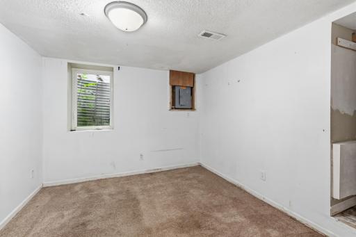 1450 Sandhurst Avenue E, Saint Paul, MN 55109