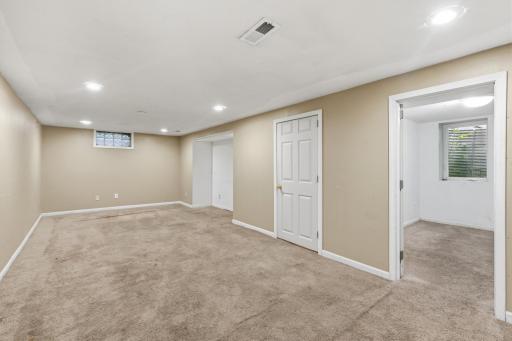 1450 Sandhurst Avenue E, Saint Paul, MN 55109