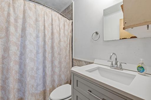 1450 Sandhurst Avenue E, Saint Paul, MN 55109
