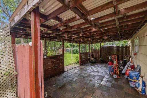 1450 Sandhurst Avenue E, Saint Paul, MN 55109
