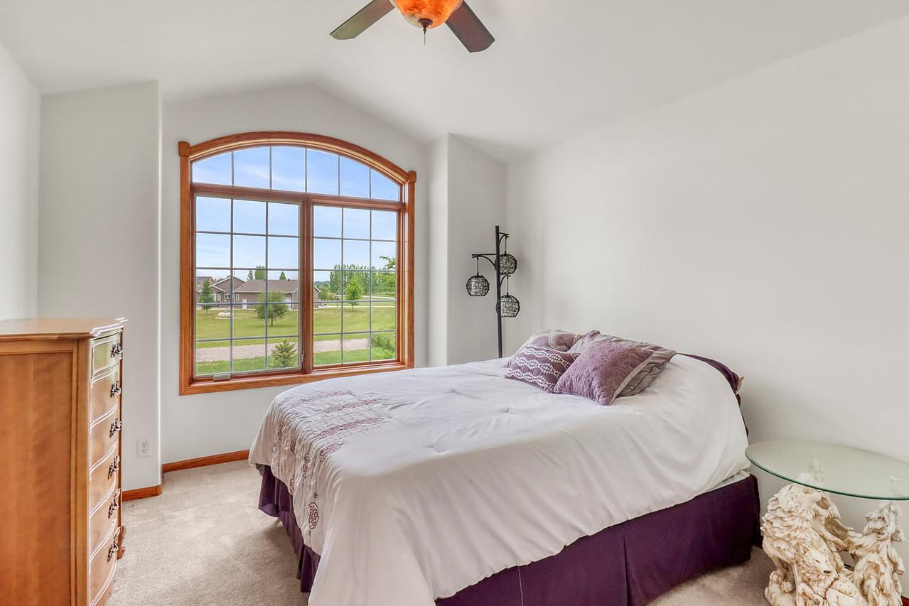 Bedroom3_1-1280.JPG