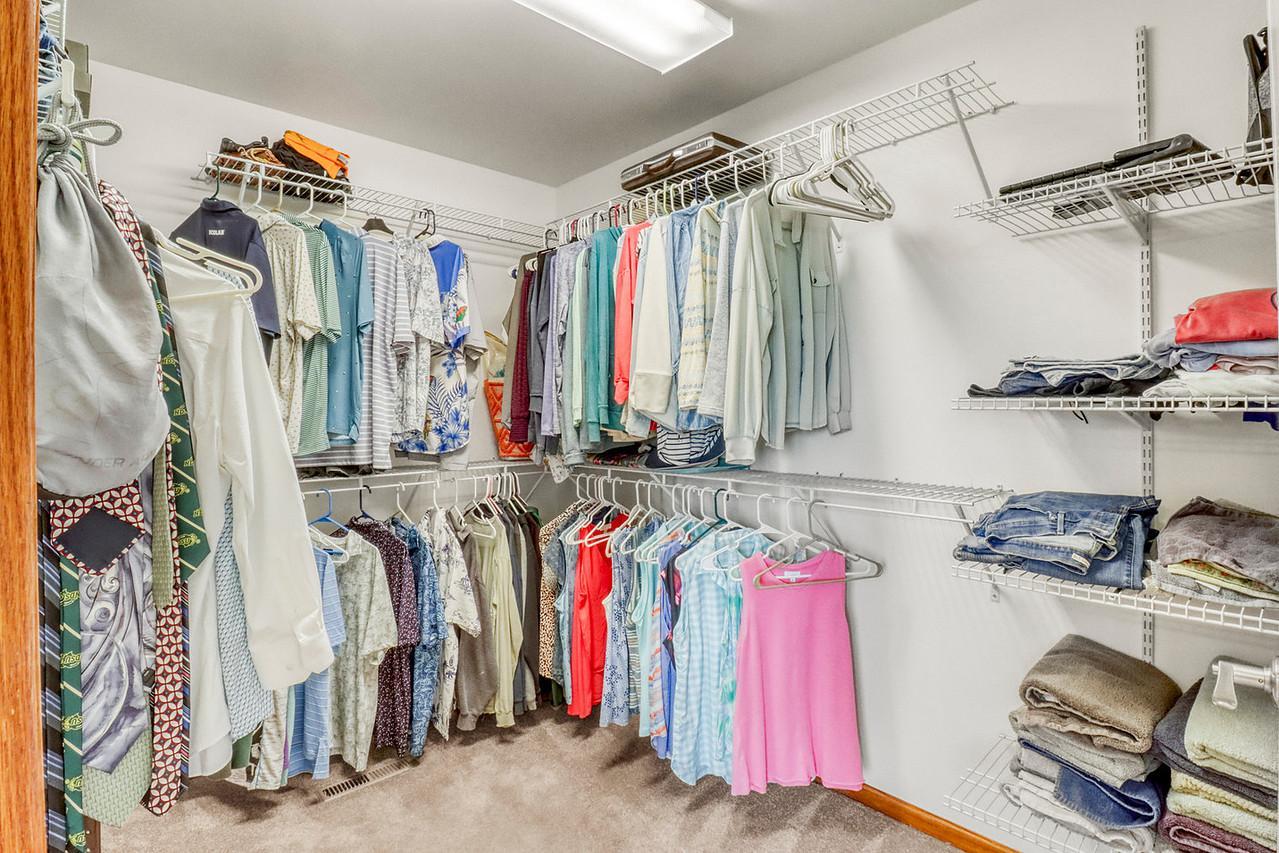 Primary Closet1_1-1280.JPG