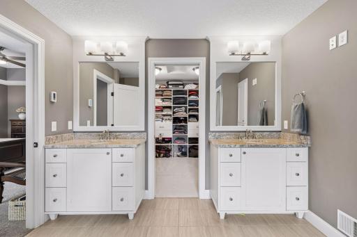 Large Walk in closet system AND connected to laundry