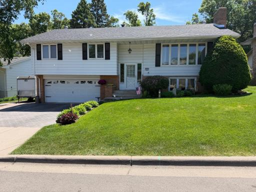 8 Imperial Drive E, West Saint Paul, MN 55118