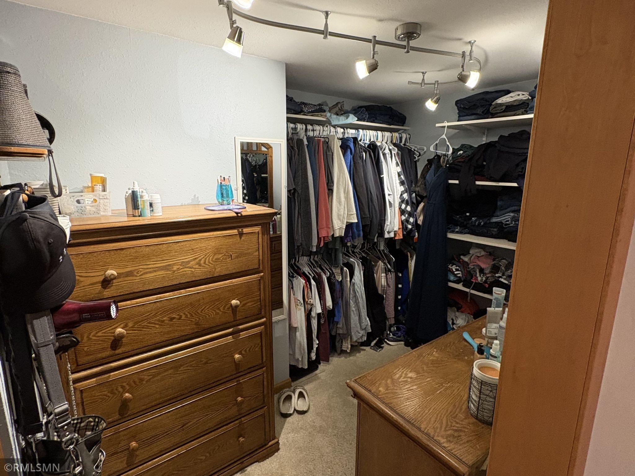 Master Closet.JPG