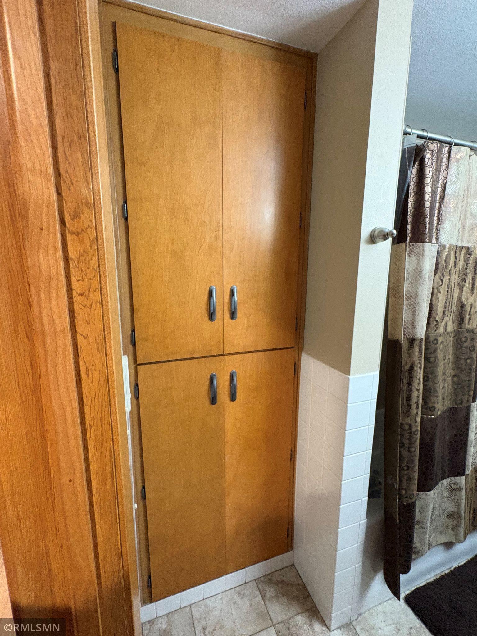 BR1 Cabinet.JPG