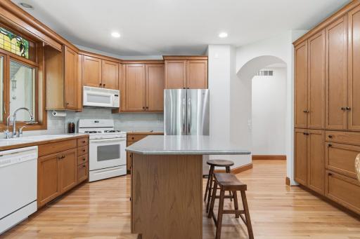 1900 Timber Ridge Drive, Burnsville, MN 55306