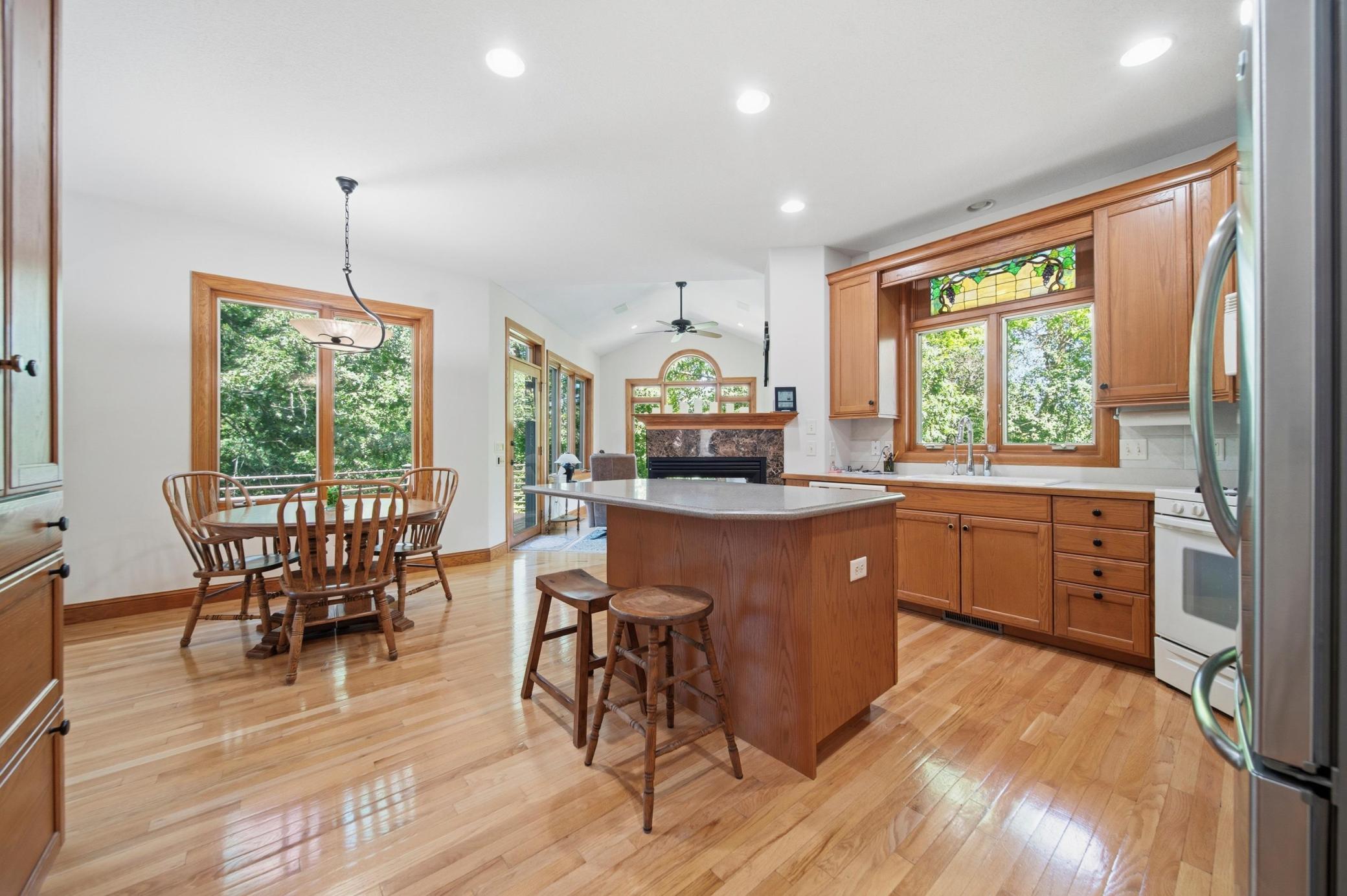 Nice Hardwood Floor Center Island Kitchen