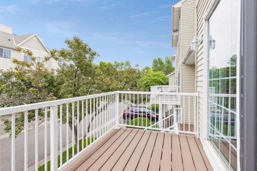 DECK OVERLOOKS QUIET DEAD END 1 BLOCK STREET