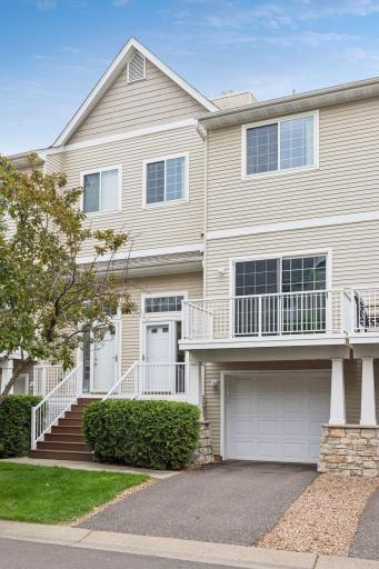 WELL MAINTAINED- MANAGED BY FIRST SERVICE RESIDENTIAL