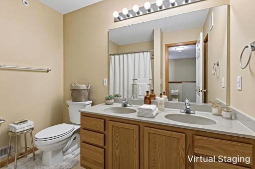 454 Willoughby Way W, Hopkins, MN 55305