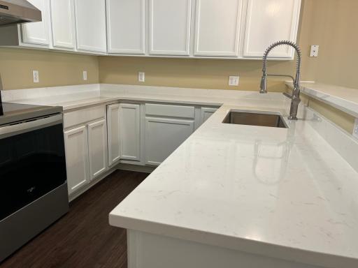 454 Willoughby Way W, Hopkins, MN 55305