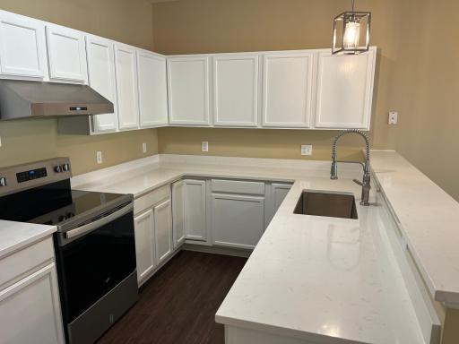 454 Willoughby Way W, Hopkins, MN 55305