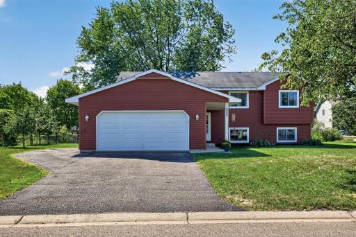 Photo for 8068 Lower 147th Street W, Saint Paul, MN 55124 - listing #7087658 Welcome Home to this beautiful split level home in a prime AV location! Featuring 6 bedrooms, 3 bathrooms, oversized garage and great yard for entertaining!