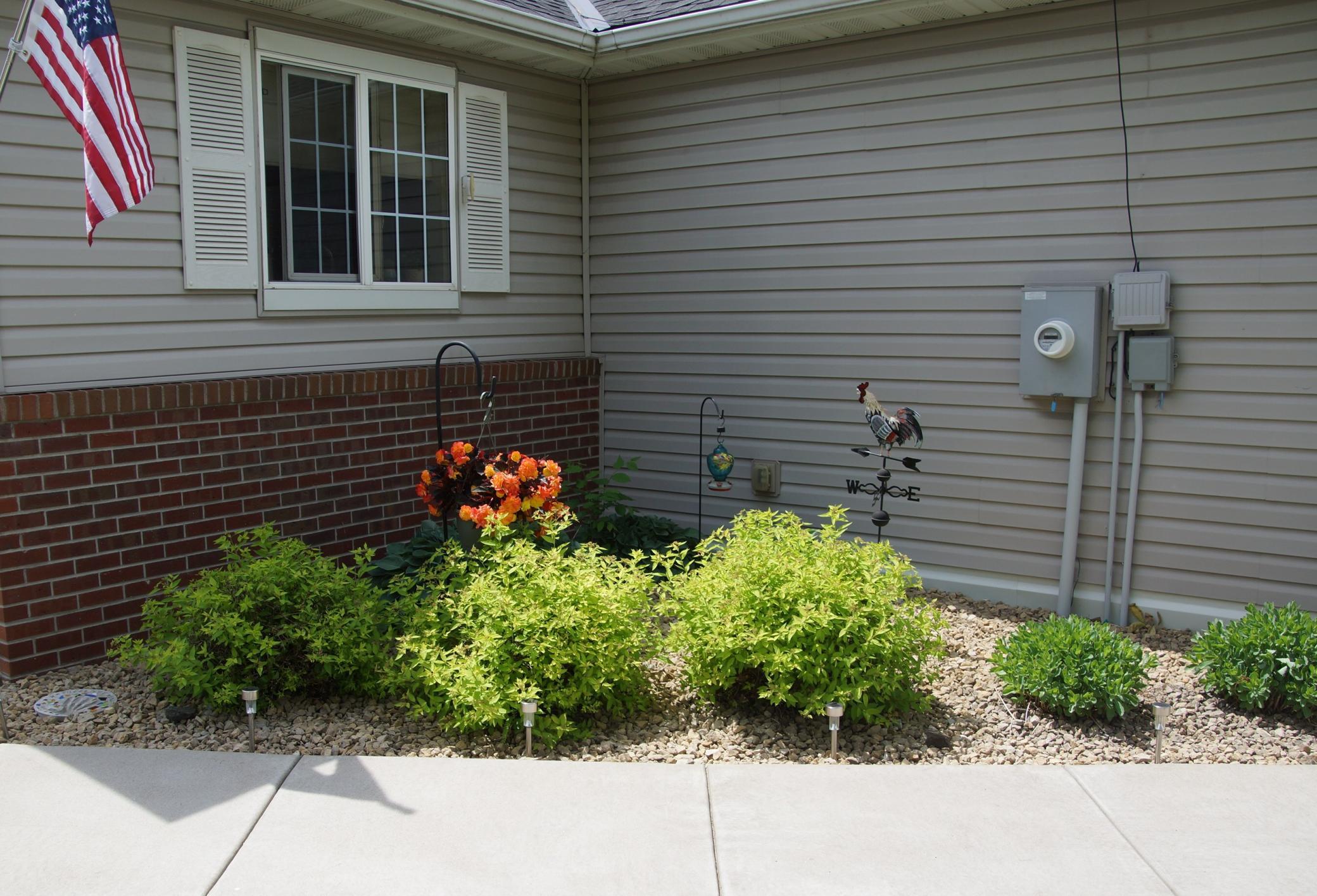 Nice garden area at front of townhome!