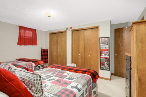 27985 Lakelawn Drive, Lindstrom, MN 55045