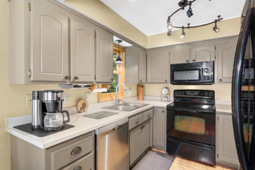 27985 Lakelawn Drive, Lindstrom, MN 55045