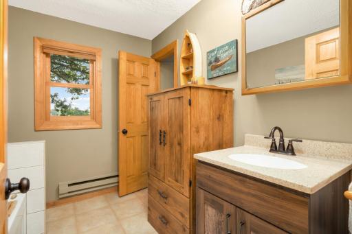 27985 Lakelawn Drive, Lindstrom, MN 55045