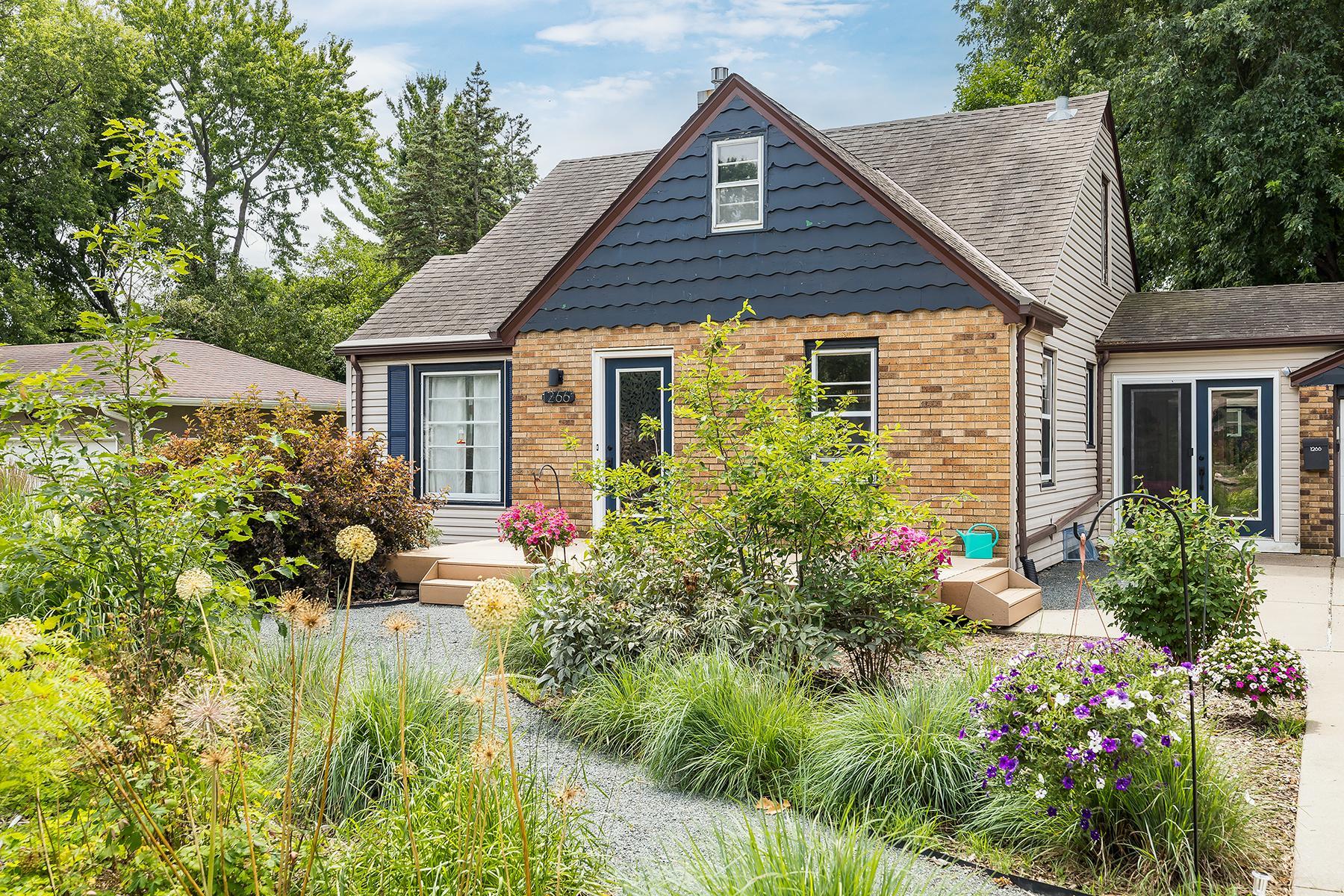 Welcome to 1266 Draper Ave in Roseville
