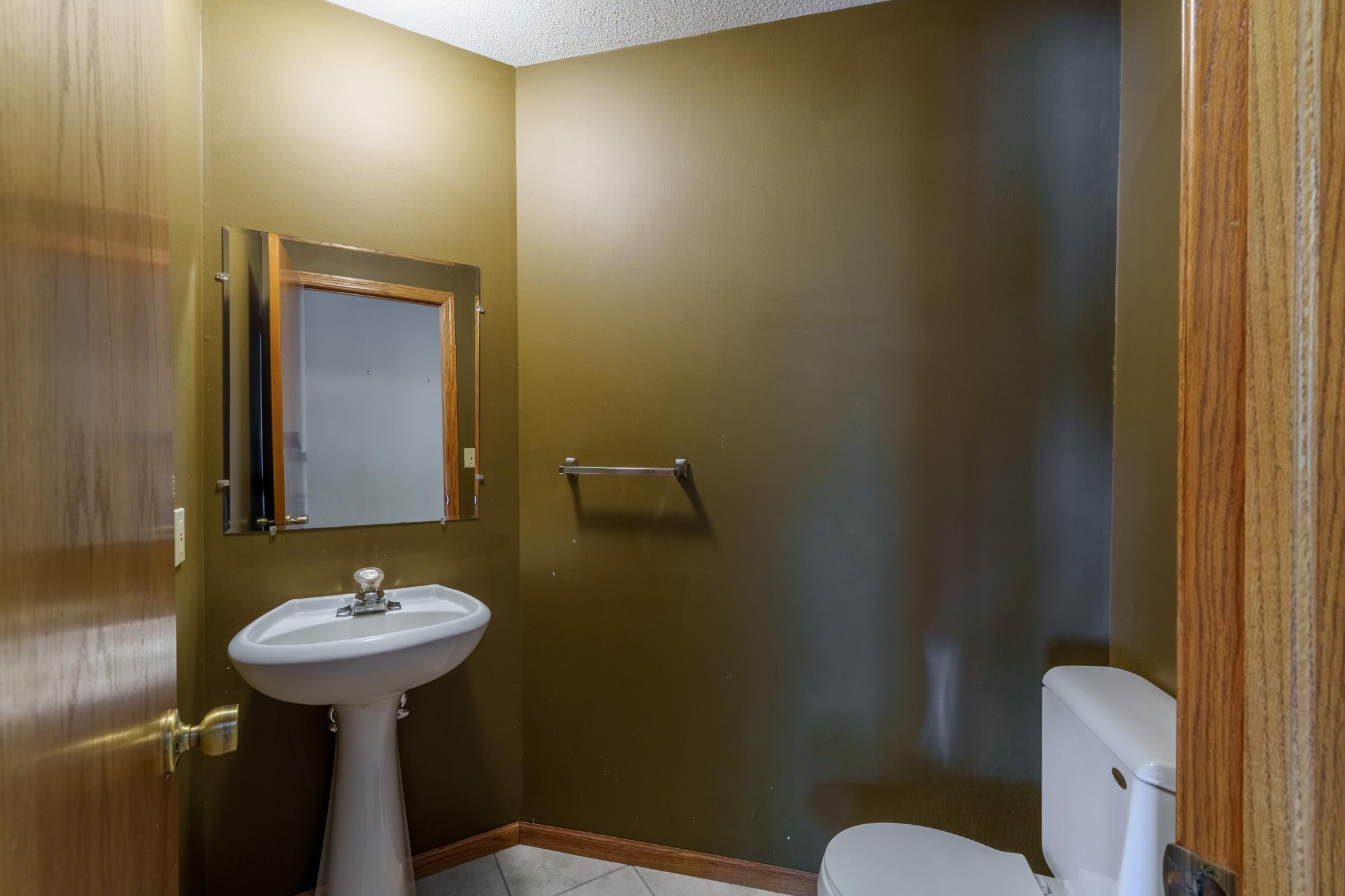 23 Half Bath.jpg