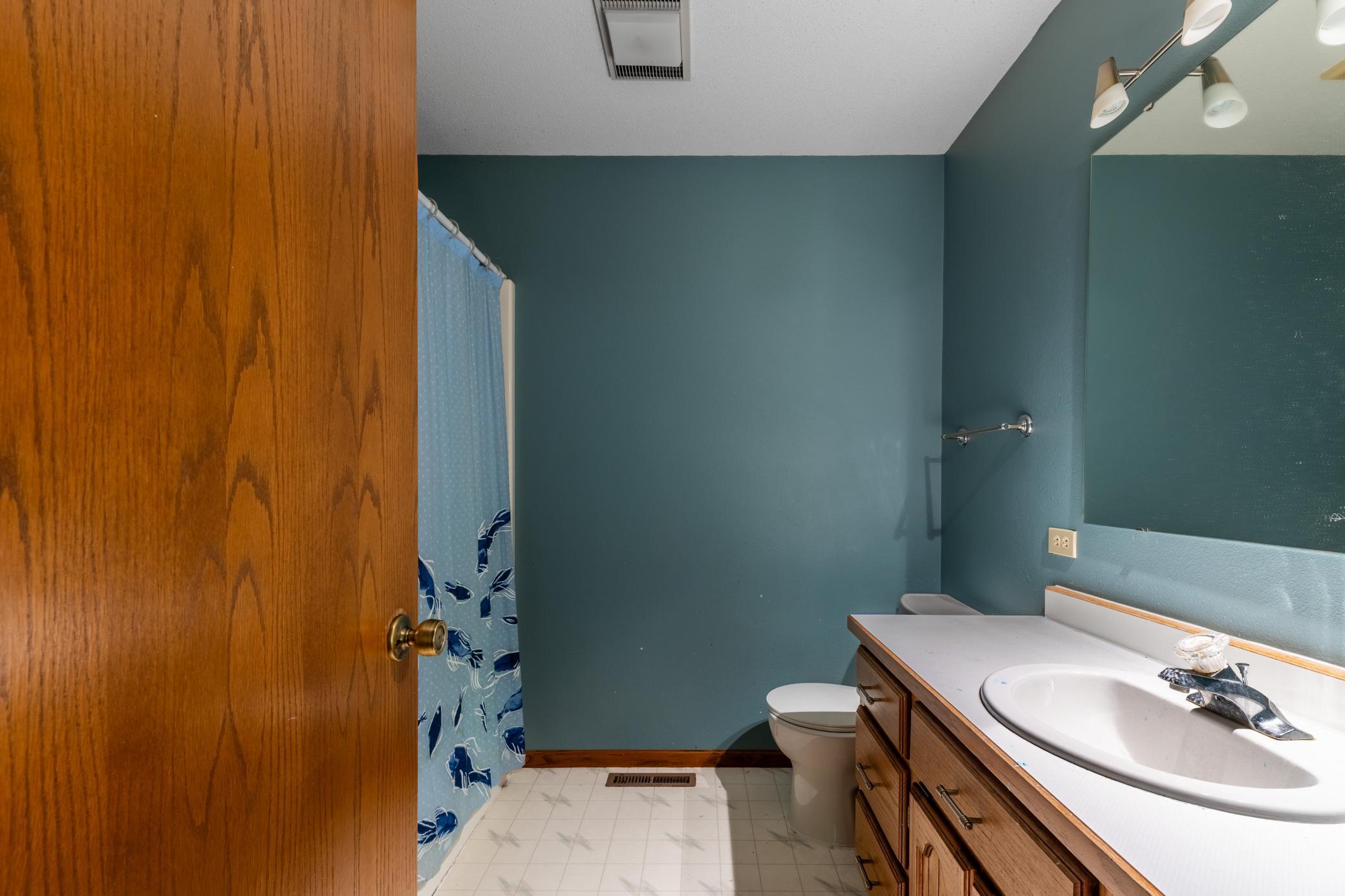 11 Upper Bath 2.jpg