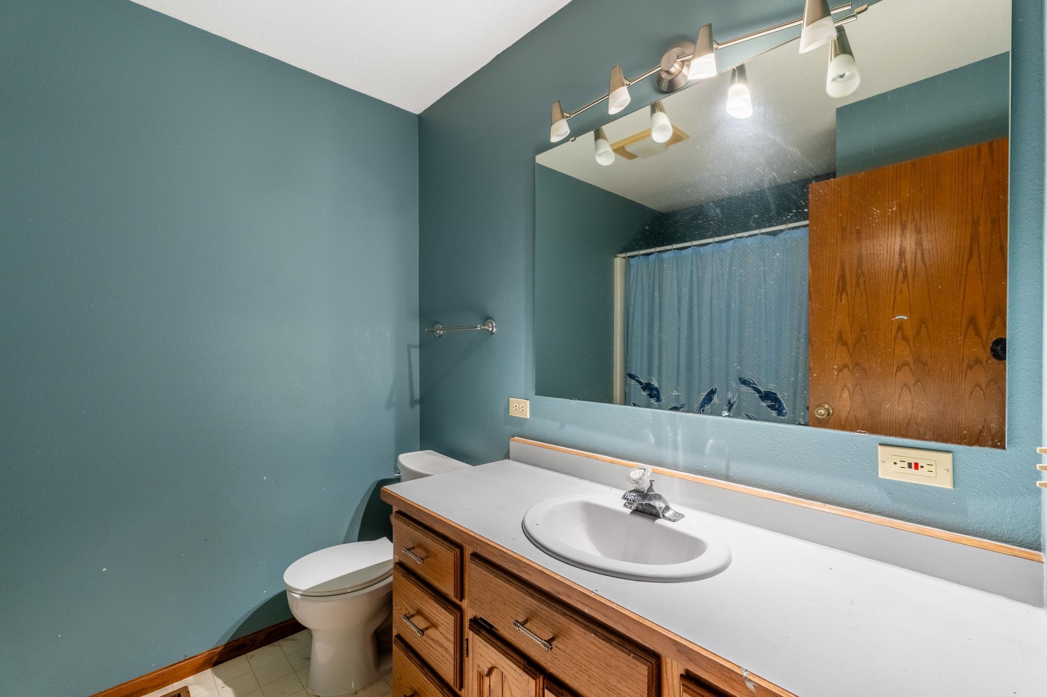 10 Upper Bath.jpg