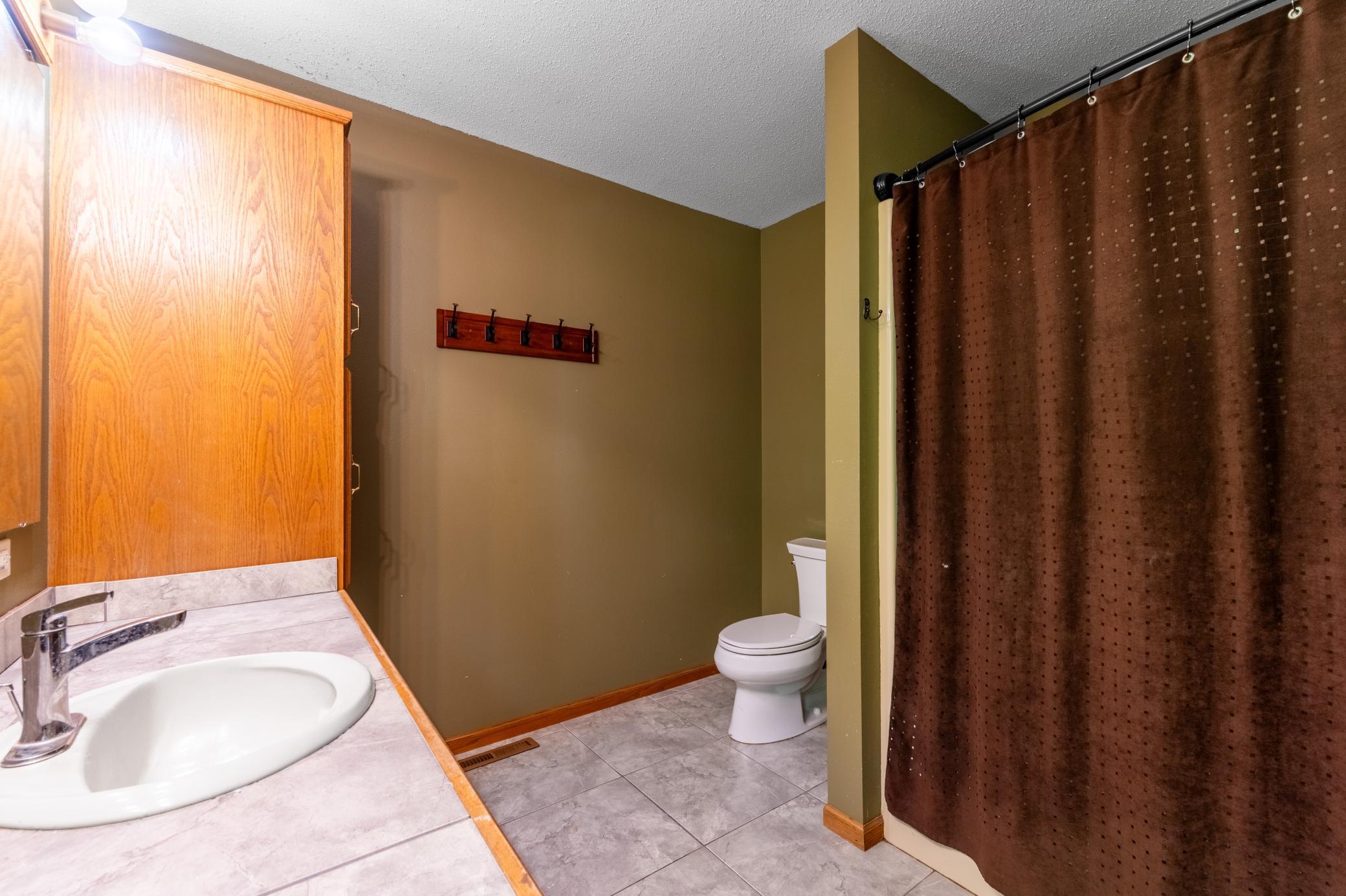 15 Primary Bath 2.jpg