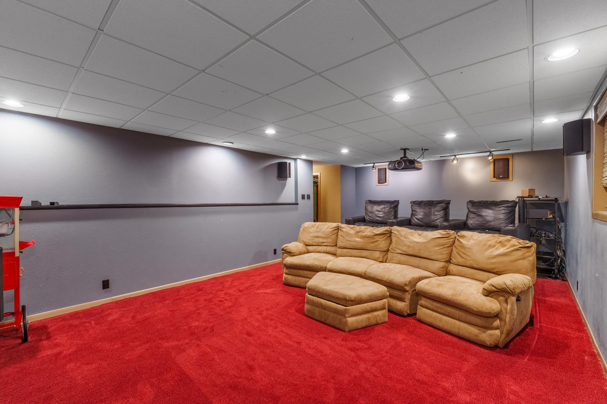 32 Theater 2.jpg