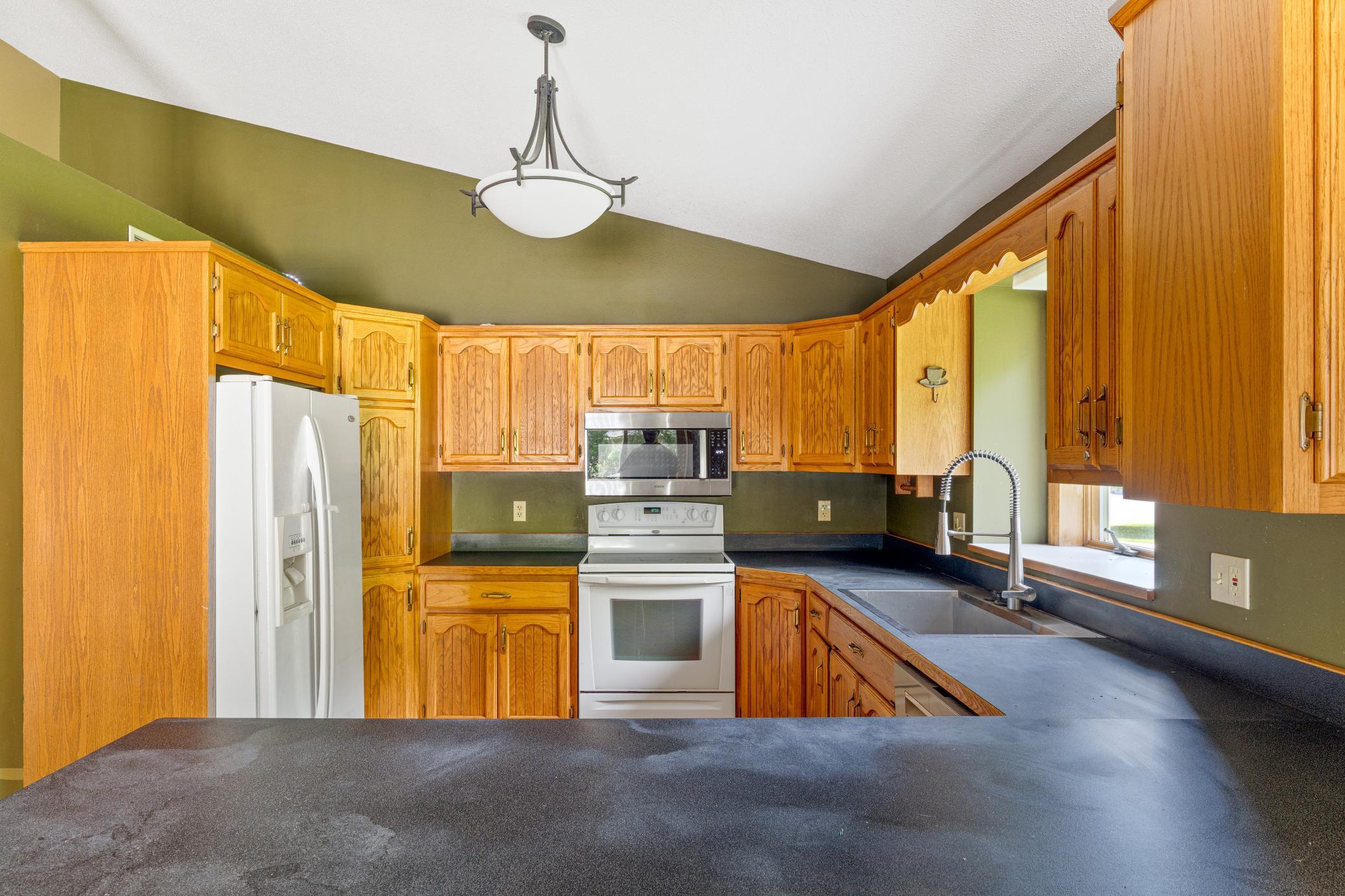 22 Kitchen 3.jpg