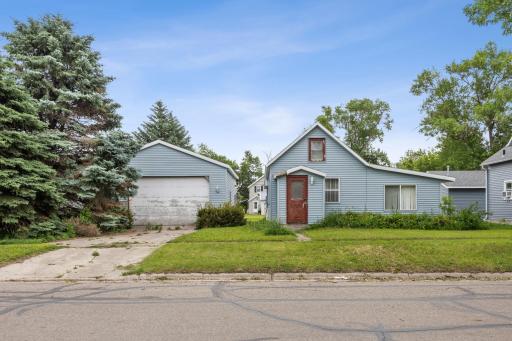 118 2nd Street SW, Hillsboro, ND 58045