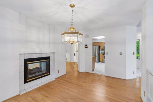 Two-sided fireplace