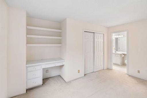Loft w/closet and bathroom access