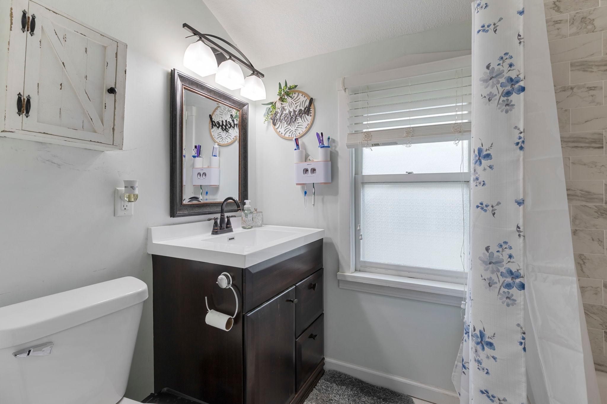 42-web-or-mls-3810 N Thomas Ave-28.jpg