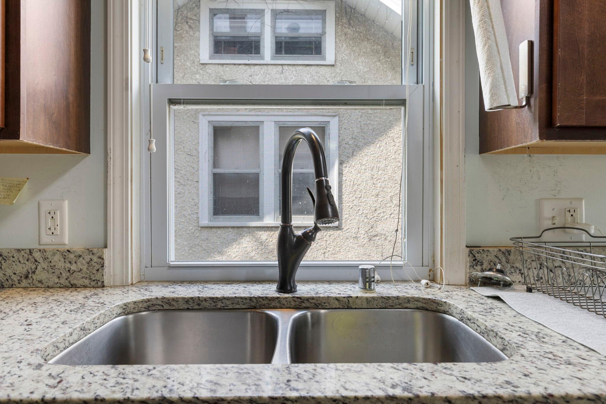 35-web-or-mls-3810 N Thomas Ave-22.jpg