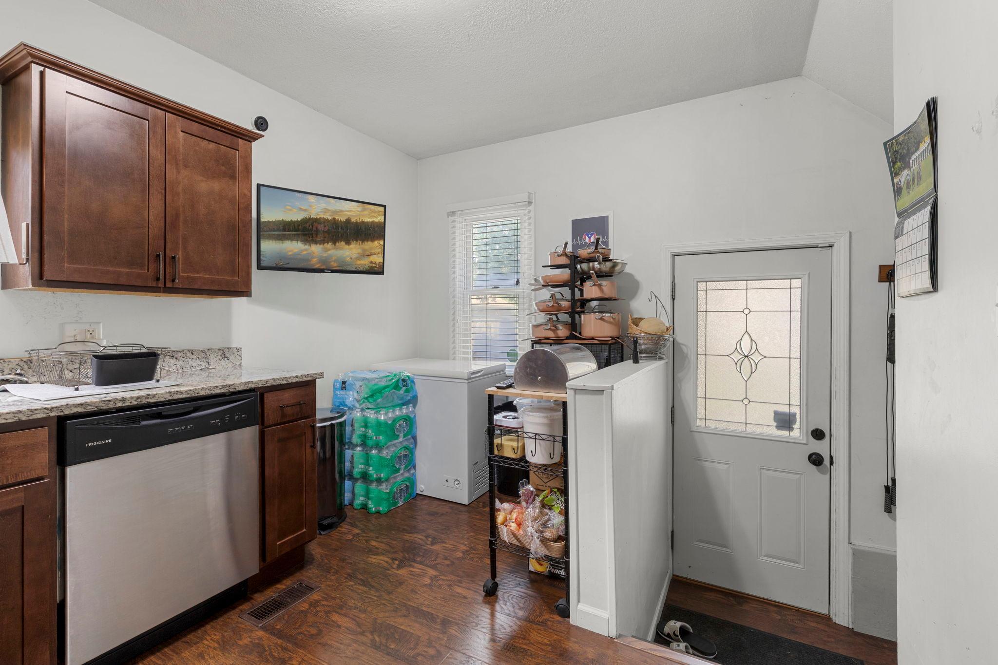 32-web-or-mls-3810 N Thomas Ave-15.jpg