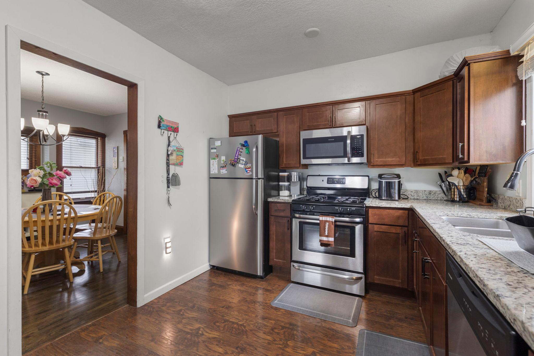 33-web-or-mls-3810 N Thomas Ave-18.jpg