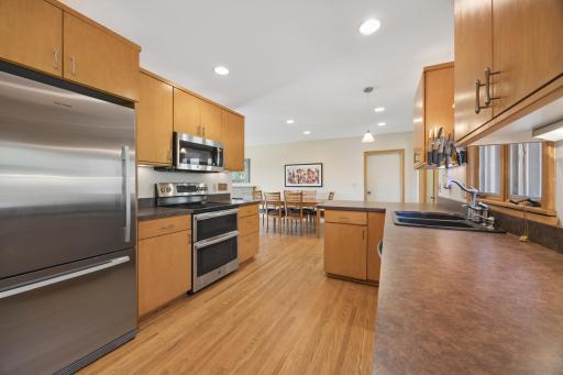 6204 Ashcroft Lane, Minneapolis, MN 55424