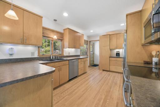 6204 Ashcroft Lane, Minneapolis, MN 55424