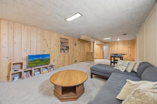 Very spacious are easily holds a foosball table and other large furnishings