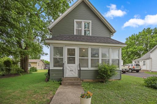 207 W Franklin Street, Morristown, MN 55052