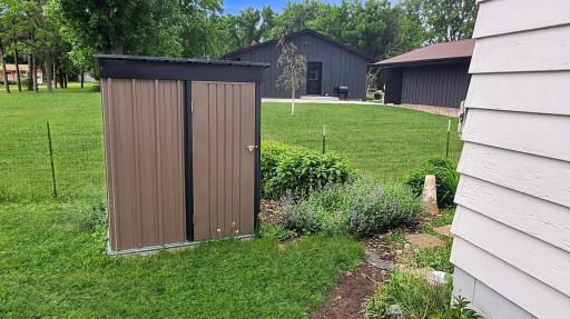 400 Cottage Avenue, Hendricks, MN 56136