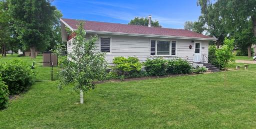 400 Cottage Avenue, Hendricks, MN 56136