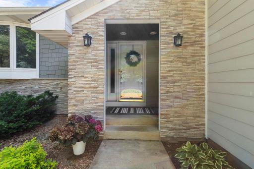 8204 Horizon Drive, Shakopee, MN 55379