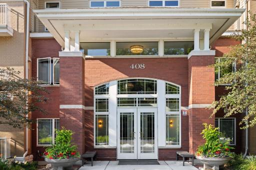 408 Parkers Lake Road, 206, Wayzata, MN 55391