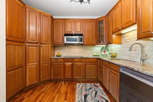 408 Parkers Lake Road, 206, Wayzata, MN 55391