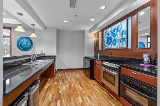 408 Parkers Lake Road, 206, Wayzata, MN 55391